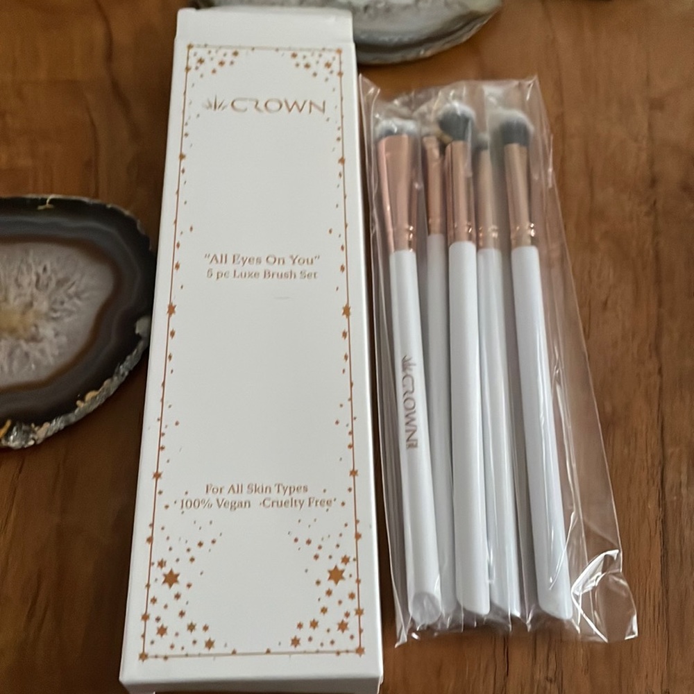 Crown Brushes All Eyes on You 5 piece eyeshadow brush set